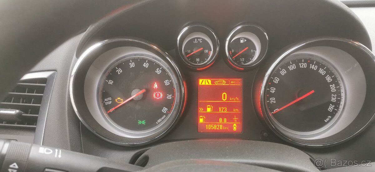 Prodám Opel Astra j sports tourer 1.4 88kw rv. 2013 - 9