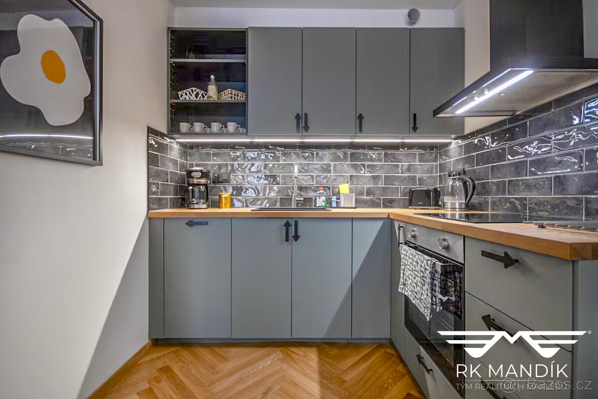 Prodej byty 2+kk, 42 m² - Praha - Karlín, ev.č. 717 - 9