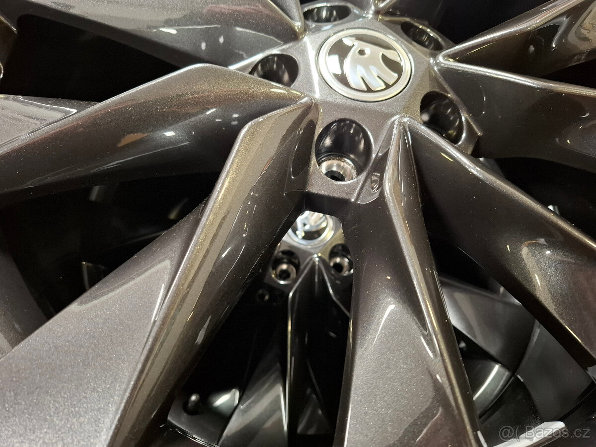 Nová zimní sada Enyaq, Elroq - 235/55 + 255/50 R19 4ks - 9