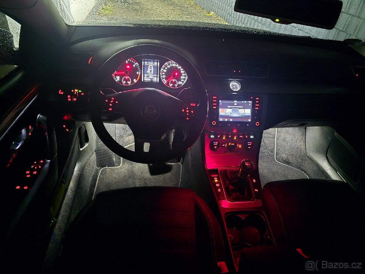 VW CC 2.0 tdi 110 kw bílá perleť - 9