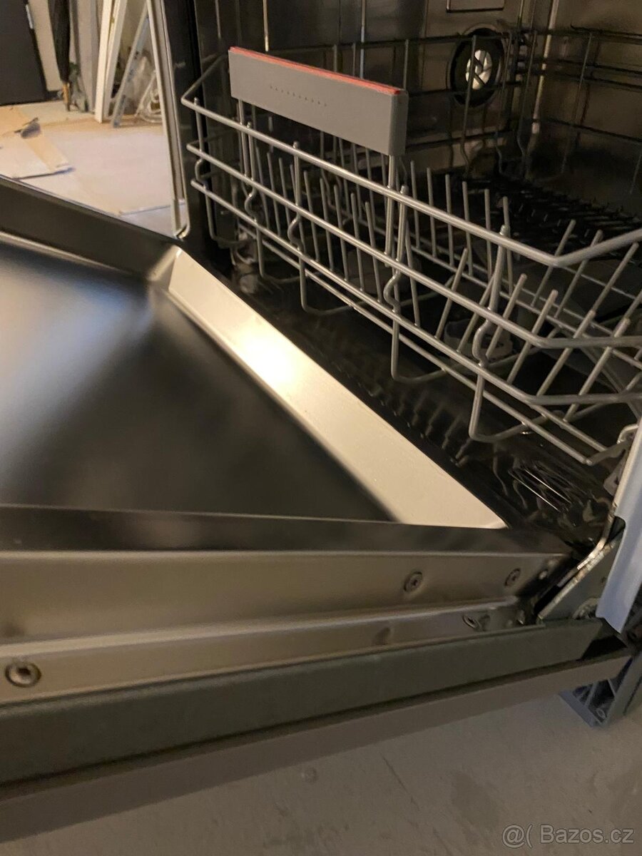 MYČKA NA NÁDOBÍ - 9