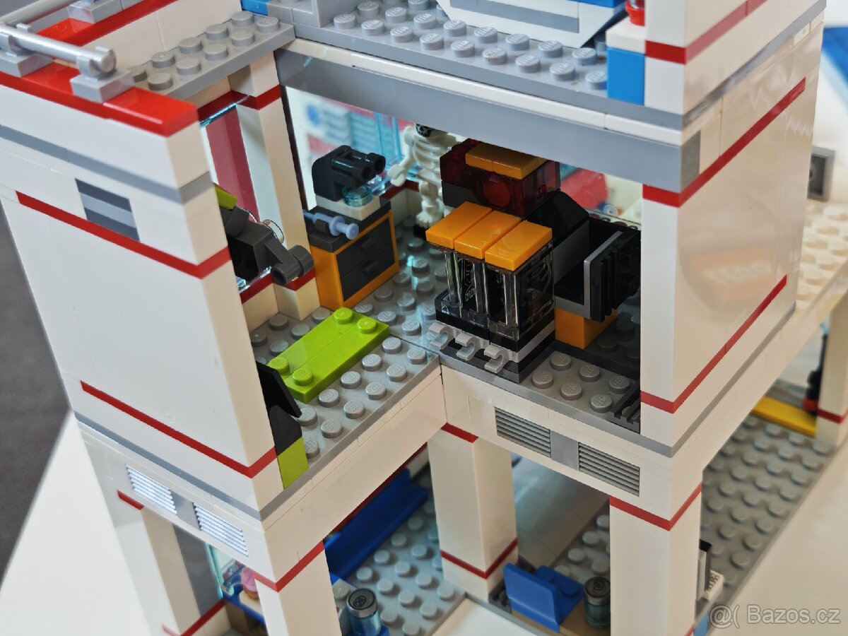LEGO City 60204 - Nemocnice - 9