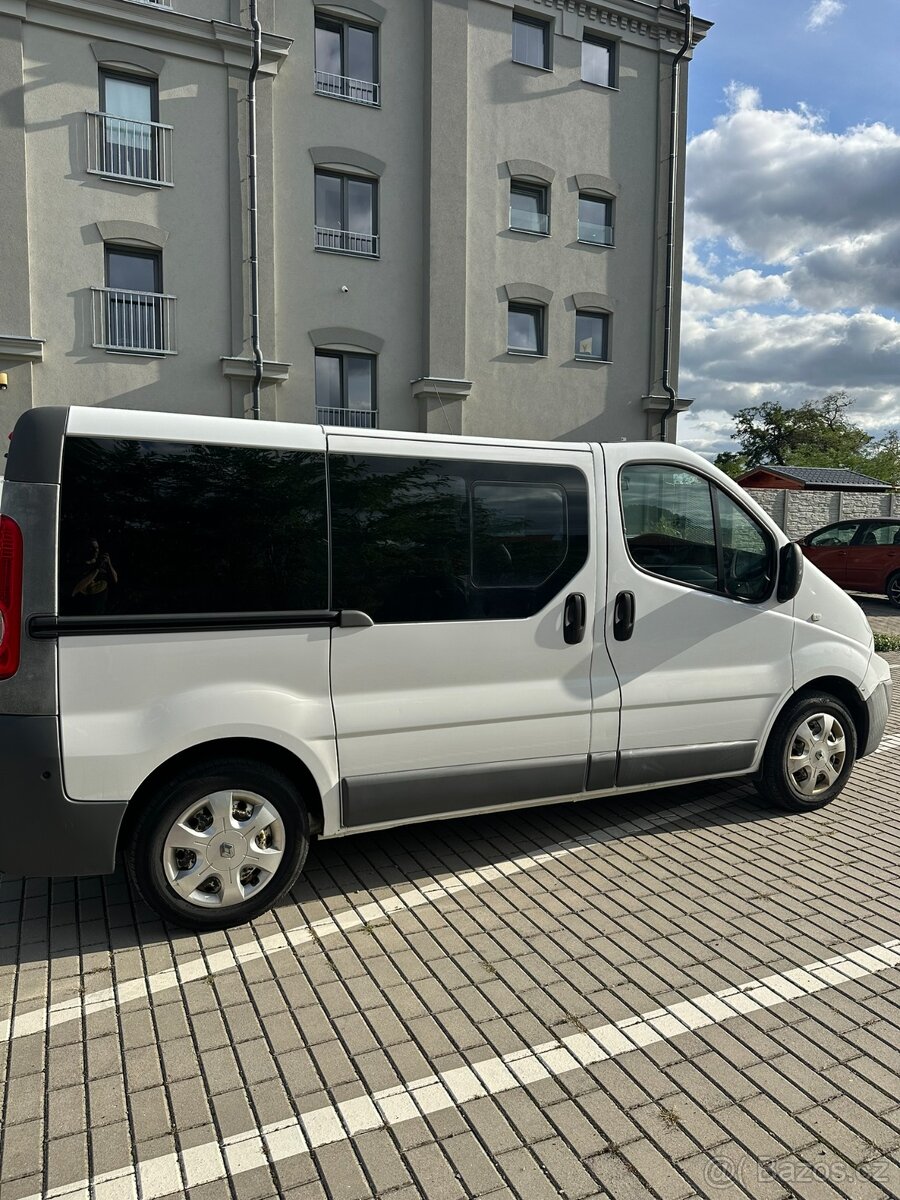 Renault Trafic 2.0dci 84kw - rok 12/2011 - 8 míst - 9