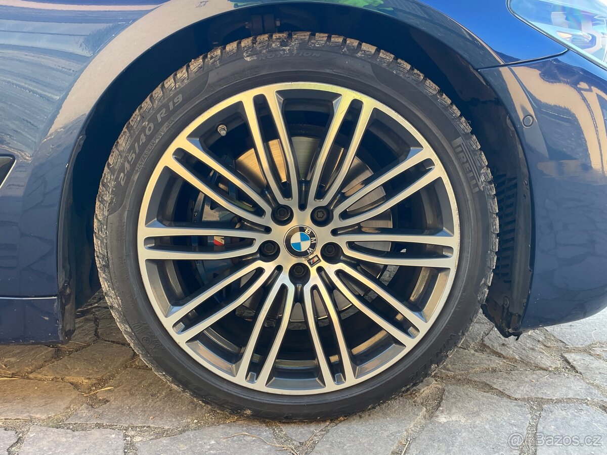 BMW Řada 5, 530 xDrive M-Sport CZ - 9