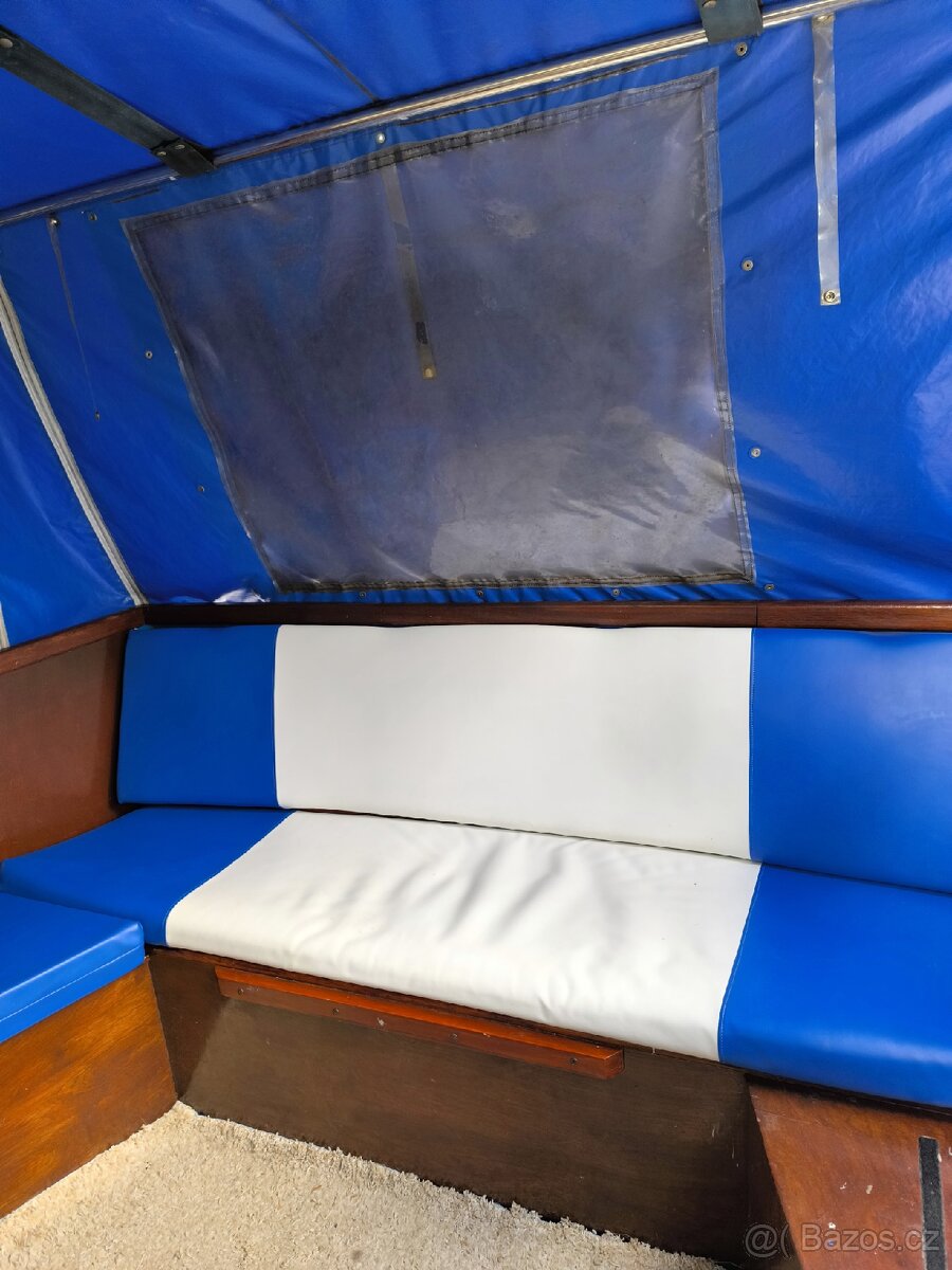 Prodám kajutovou motorovou loď - 9