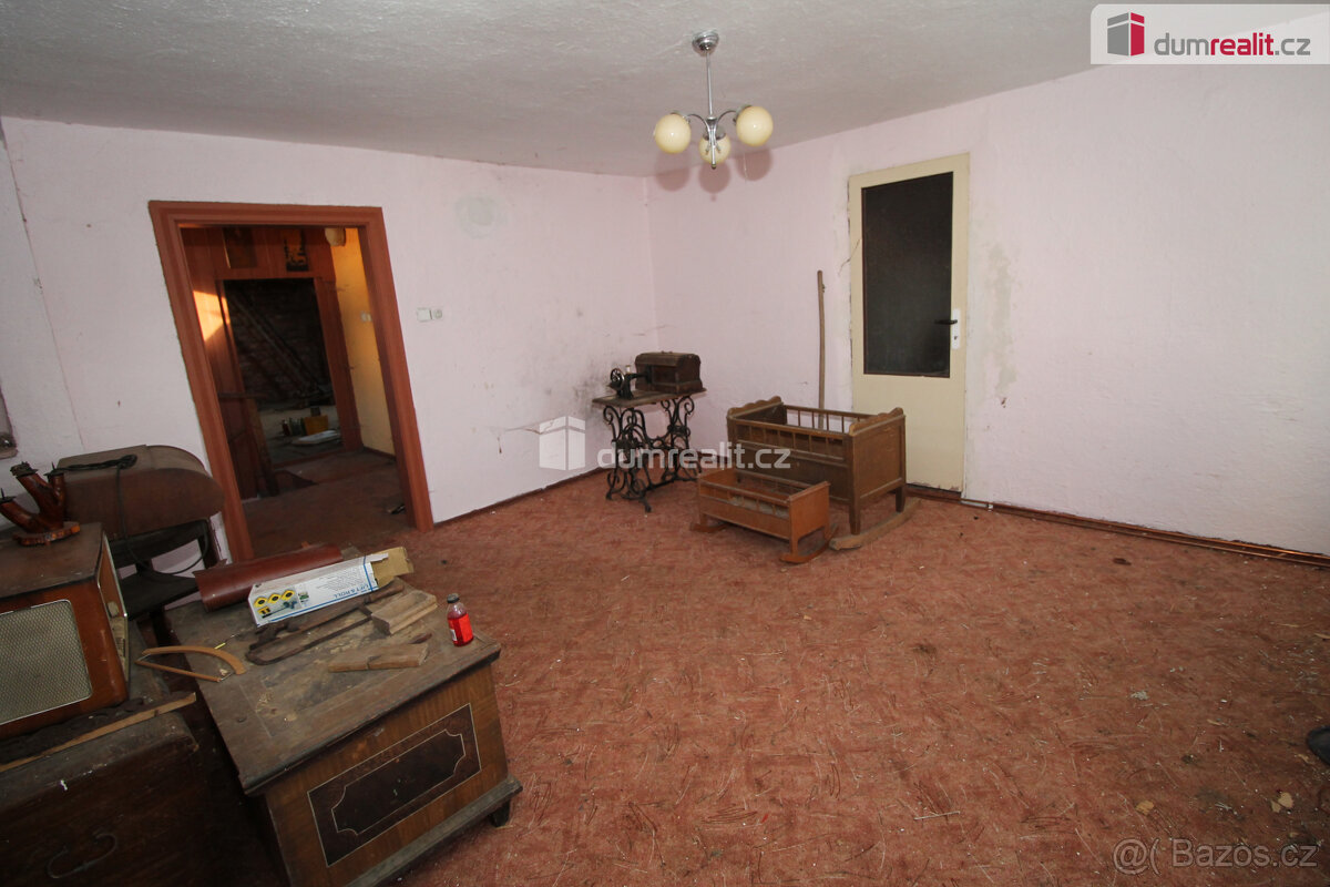 Zemědělská usedlost se dvěma rodinnými domy, stodolou, garáž - 9