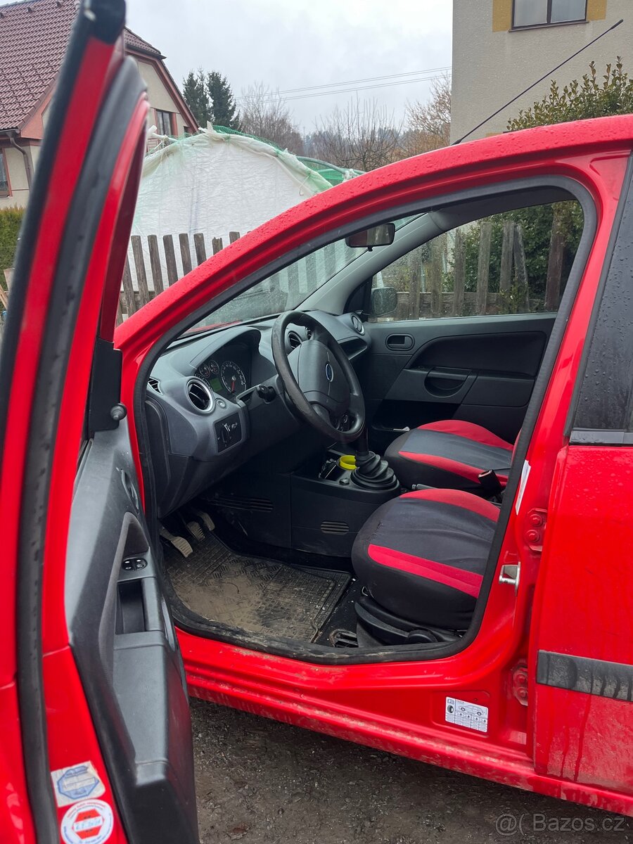 Prodám Ford fiestu mk6 - 9