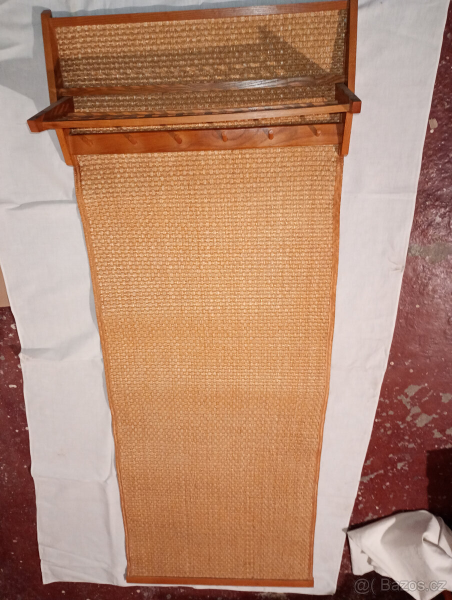 Věšák ,vyrobeno ULUV cca 1965,RETRO - 9