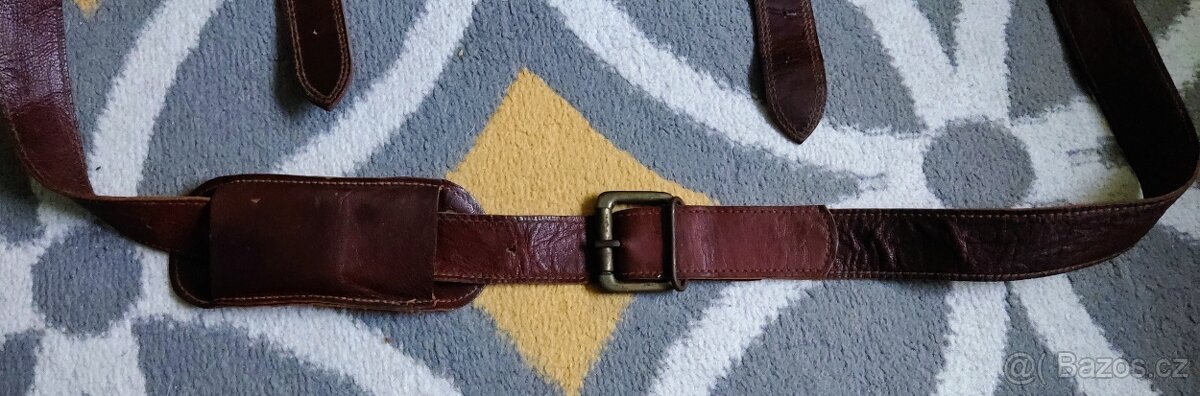 Hnědá kožená brašna přes rameno - 9