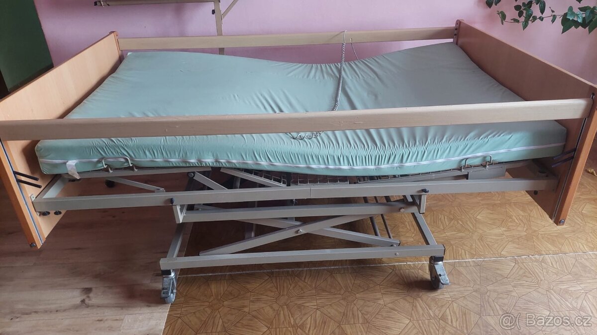 Postel zdravotní, polohovací, masiv - 9