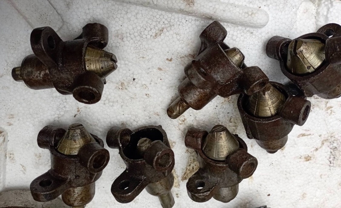 Nové originální náhradní díly z vojenského depozitu - 9