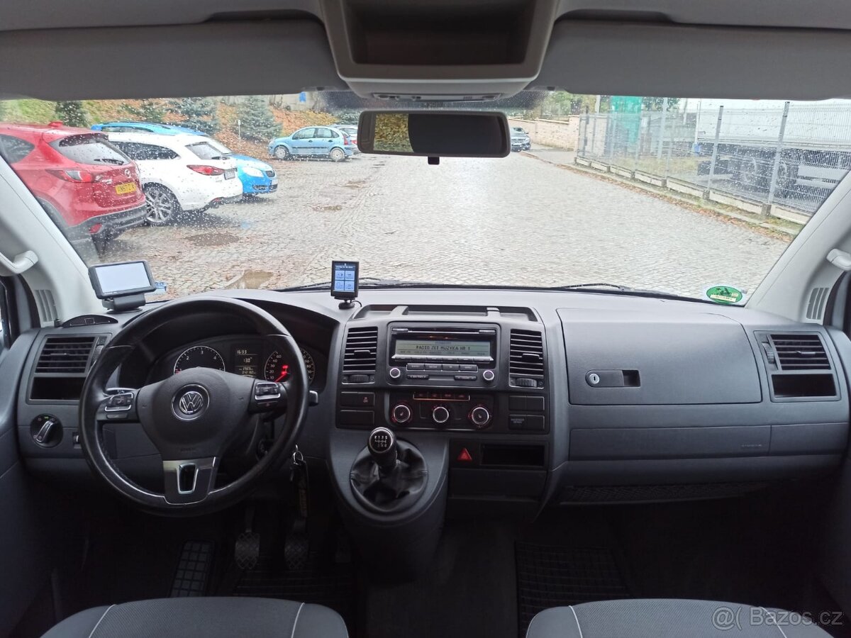 VW MULTIVAN T5.1 2.0TDI 103KW BEACH R.V.2011 - 9