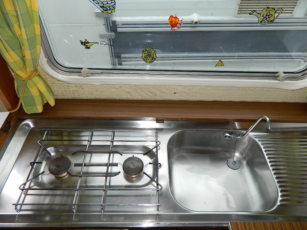 Dvouosý karavan Tabbert se stanem - 9