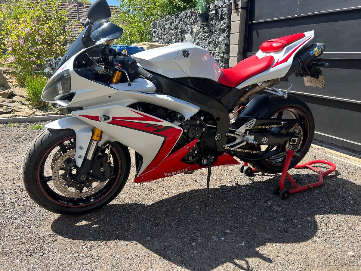 Yamaha r1 - 9