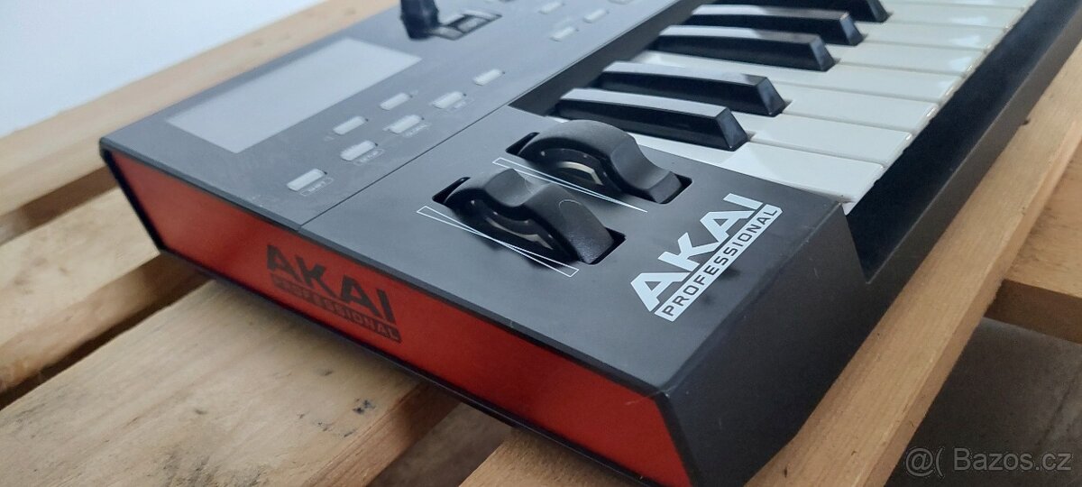 AKAI ADVANCE 25 - 9
