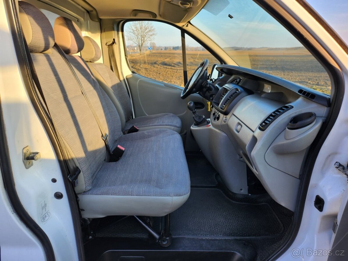 Renault Trafic 2.0 TDCI - 9