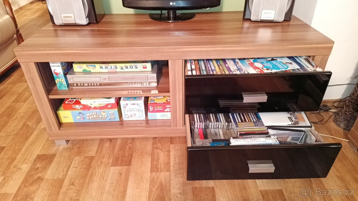 Sestava skříní nábytku do obýváku - 9