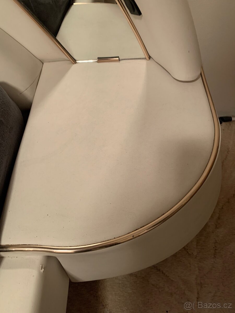 Manželská postel - 9