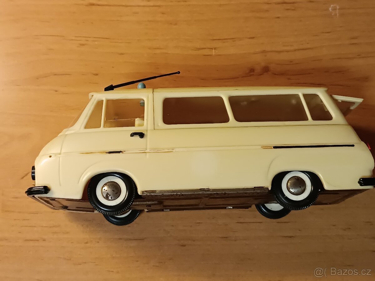 Staré autíčko Škoda 1203 KDN - 9