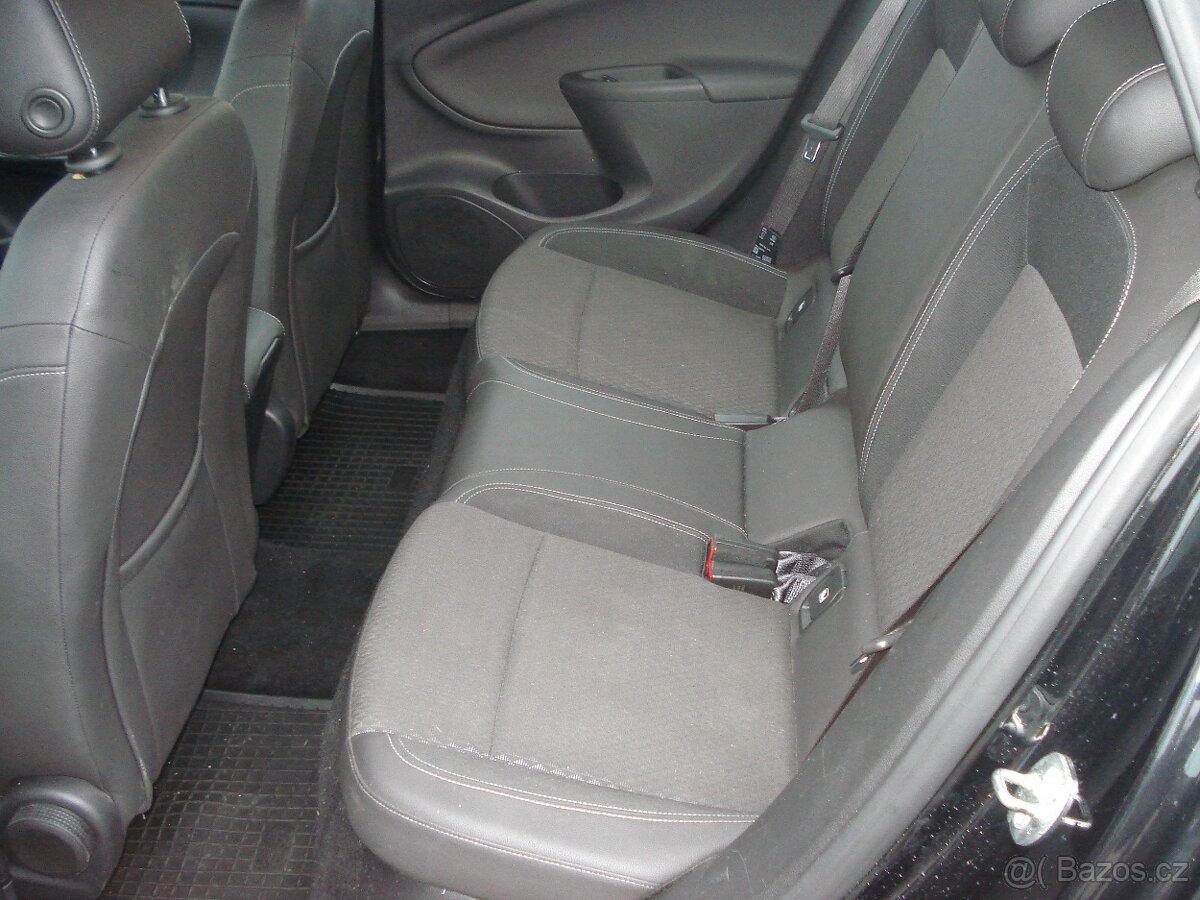 Opel Astra Kombi 1.6 CDTI,ČR,SERVISKA,NOVÁ STK,MODEL 2018 - 9