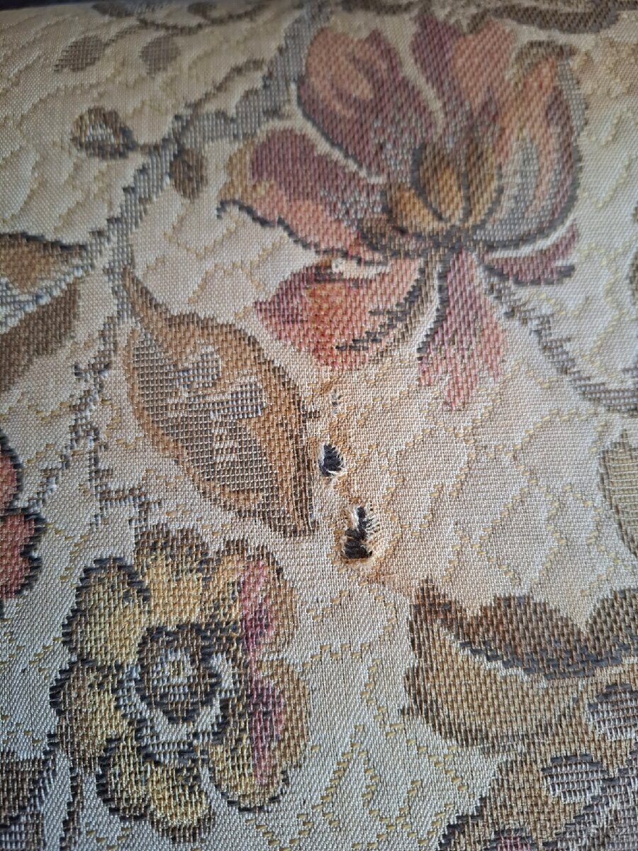 Starožitný stůl a 6 židlí - 9