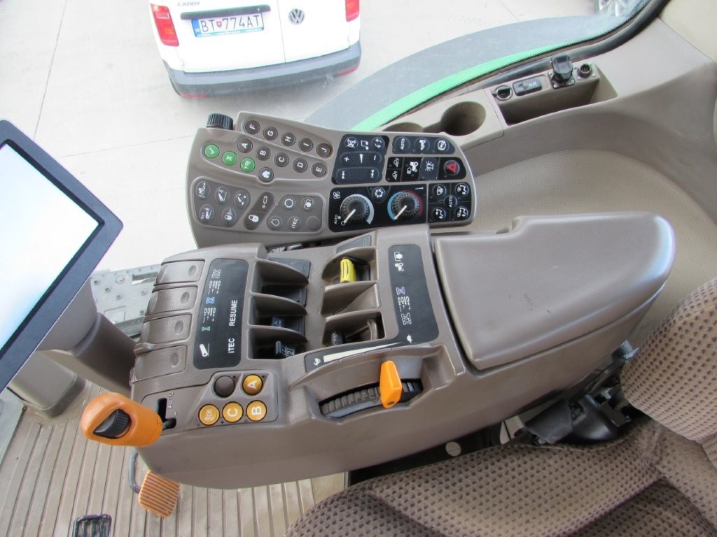 JOHN DEERE 7230R - 9