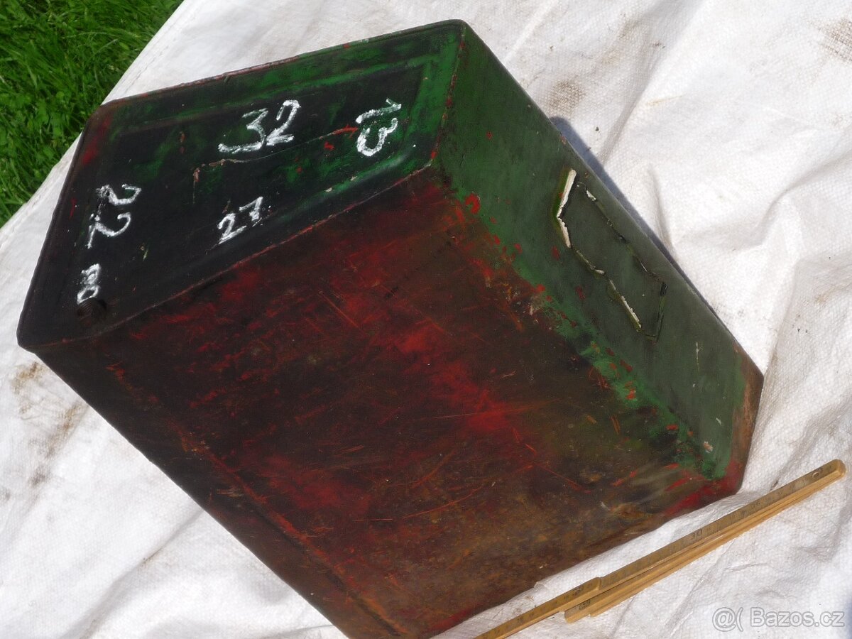 prodám ojeté pláště kol na traktor Zetor 30, nádrž, závěsnou - 9