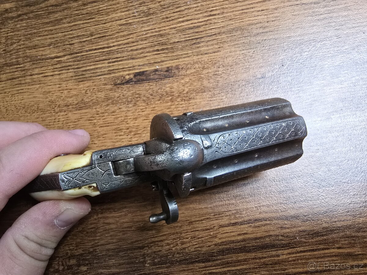 KRÁSNÁ HISTORICKÁ HONOSNÁ PISTOLE PEPŘENKA - 9