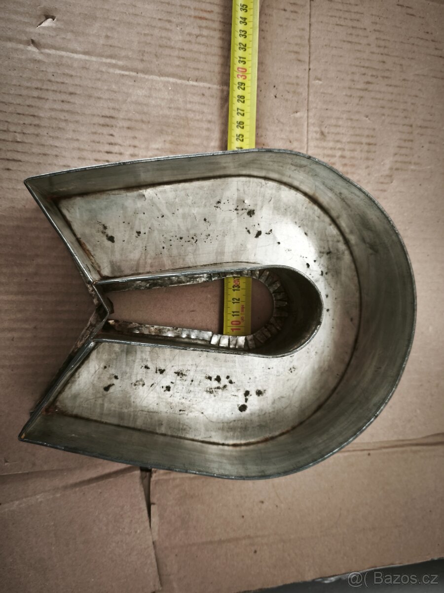 Starožitná forma ve tvaru podkovy - 9