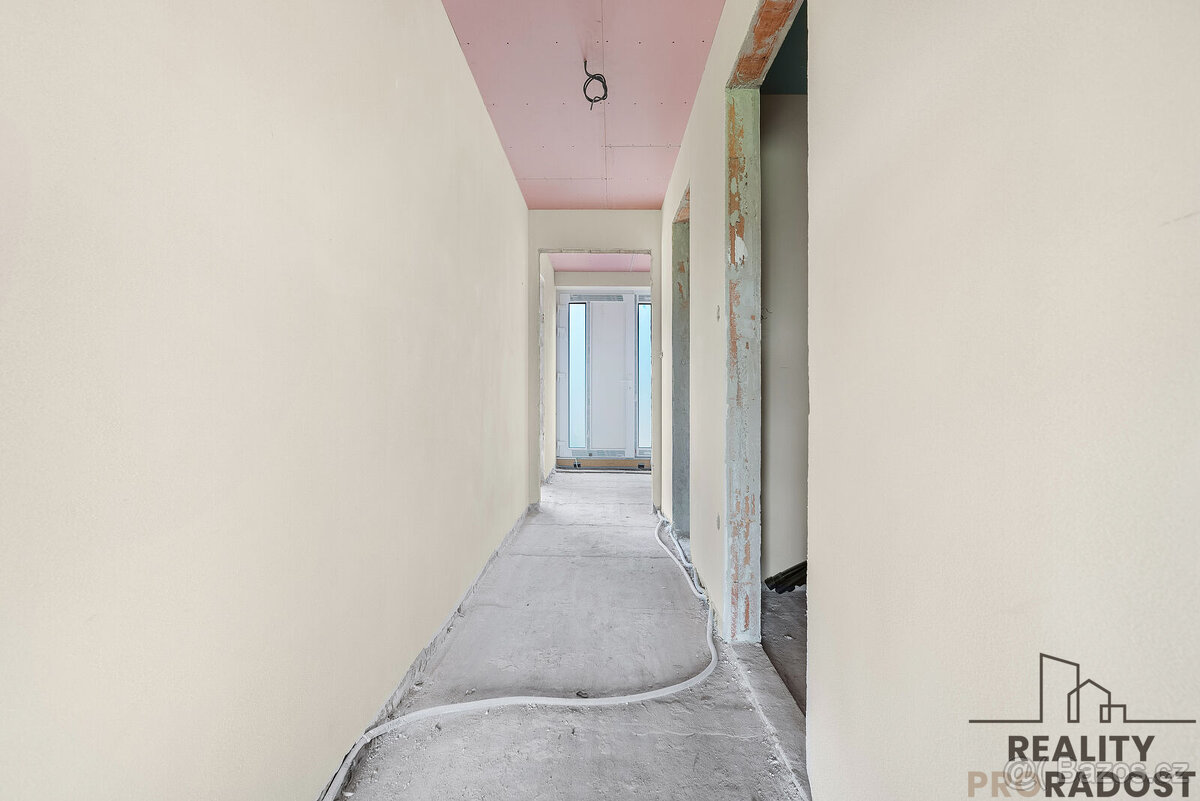 Prodej rodinného domu 4+kk, s garáží, pozemkem 608 m2, Medlo - 9