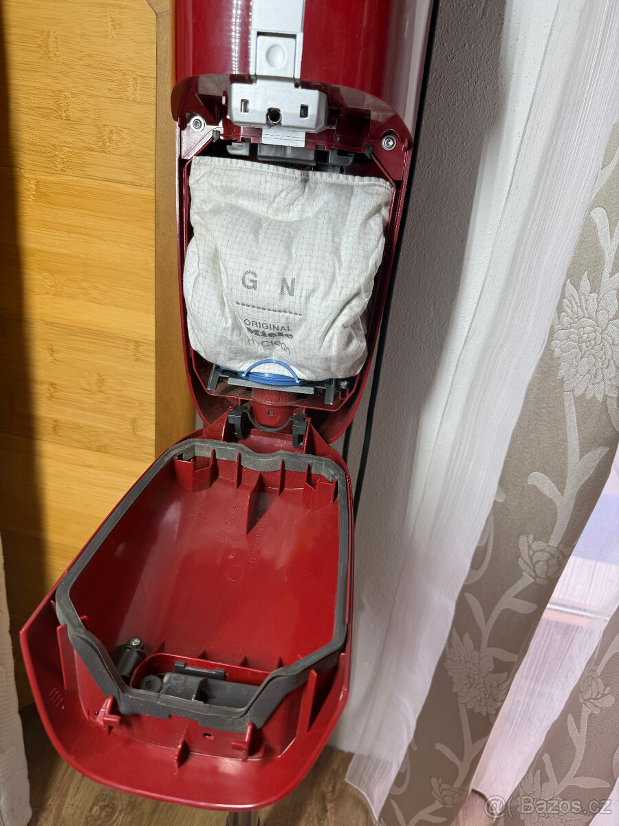 Tyčový vysavač Miele S 163 - 9