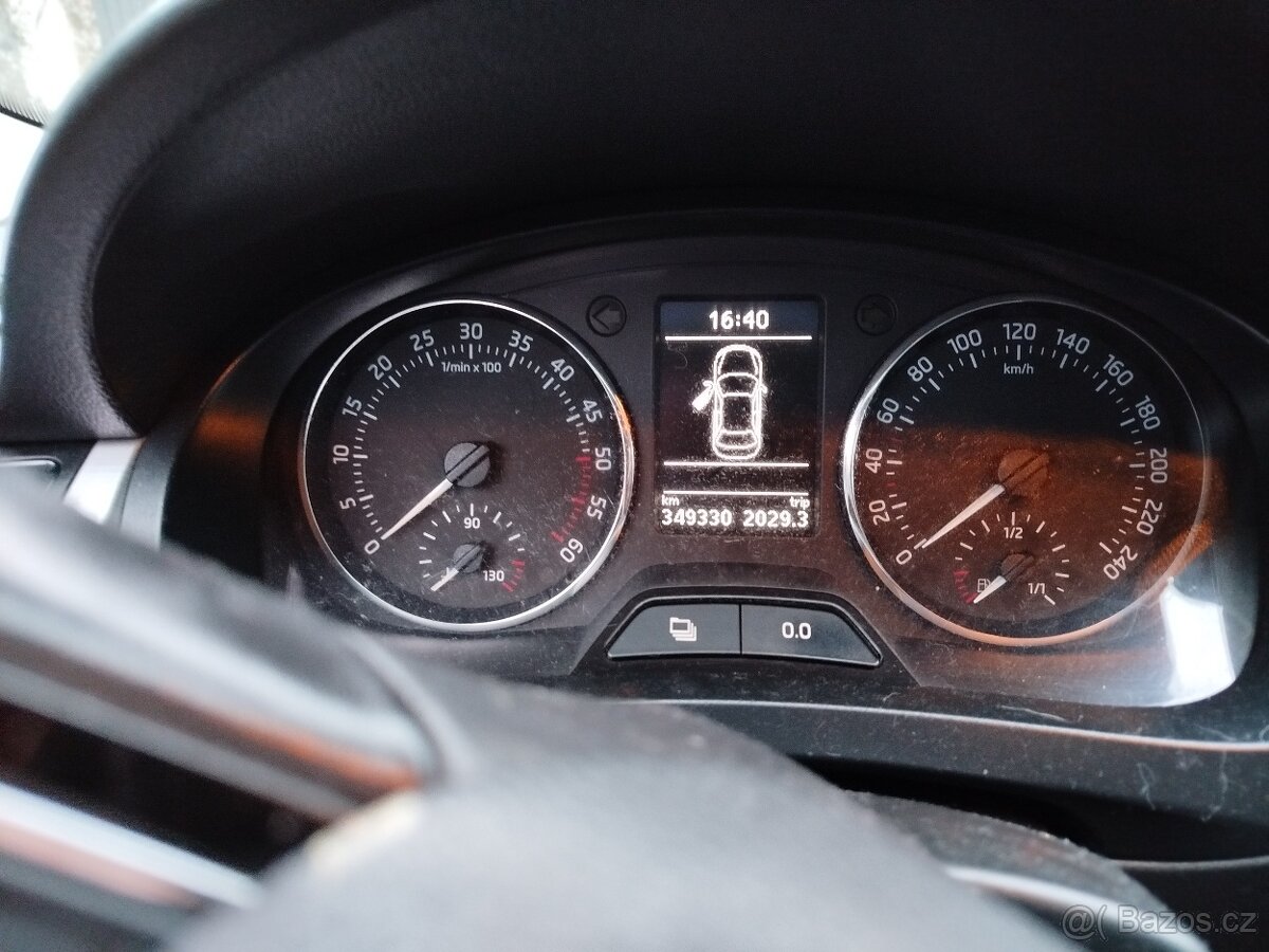 Prodám Škoda Rapid 1.6 TDI r.v.2013 - 9