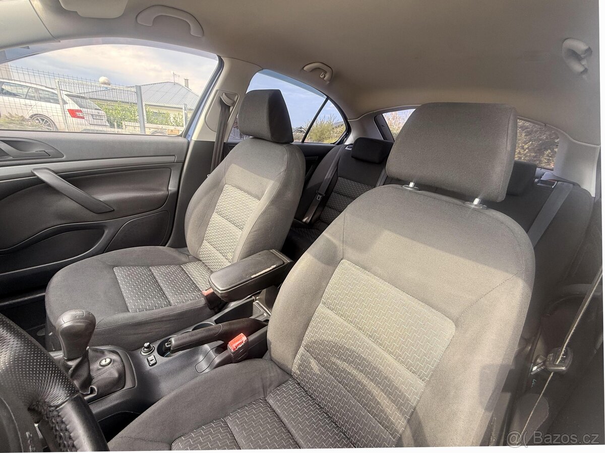 Škoda Octavia II 1.6 75kW rok 2011 - 9