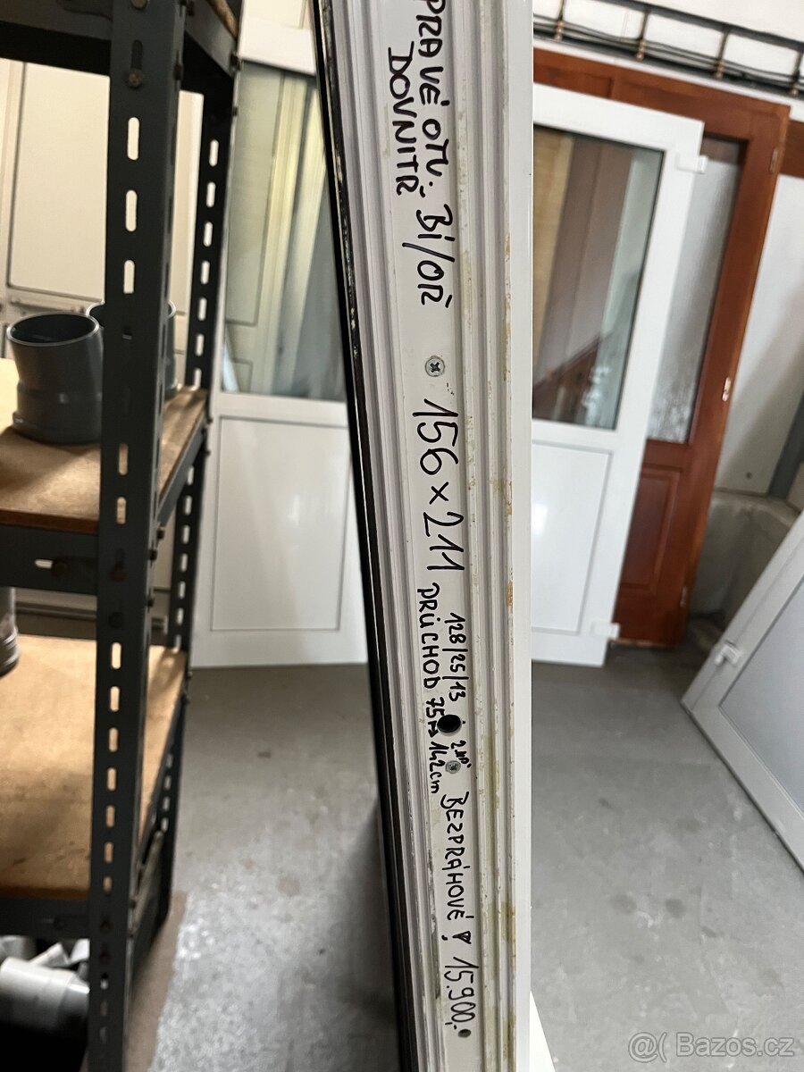 DVOUKŘÍDLÉ PVC VCHODOVÉ DVEŘE BÍLÁ/OŘECH 156x211-PLZEŇ - 9