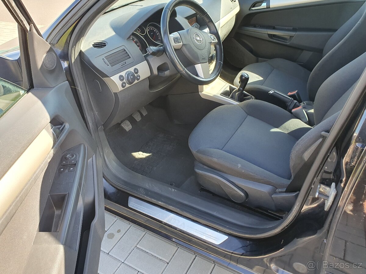 Opel Astra 1.6i nová stk - 9