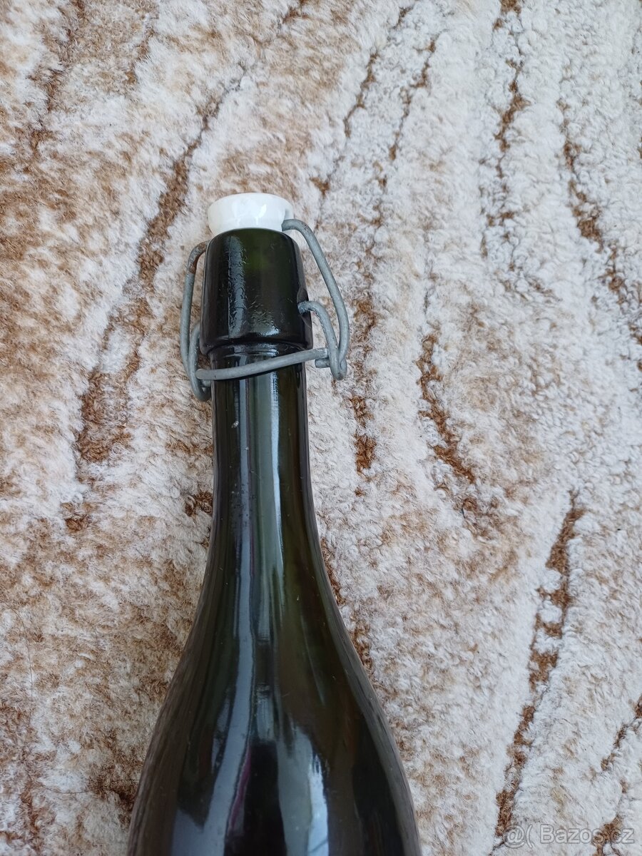 Pivni láhev KOMOTAU včetně patentniho uzávěru.Lékárnická láh - 9