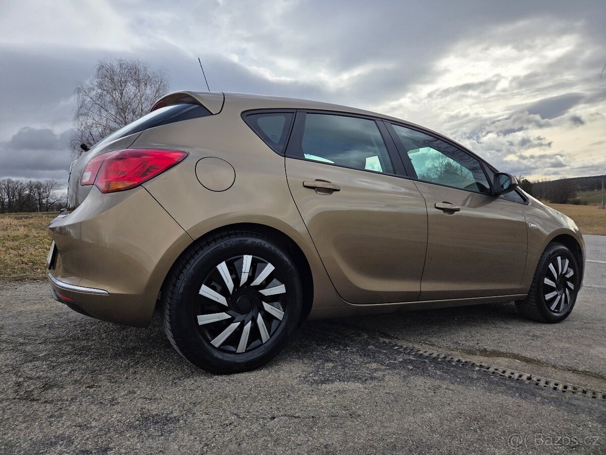 Opel Astra HATCHBACK - 2.ONAFTA - KUP ČR - 174tis - 9