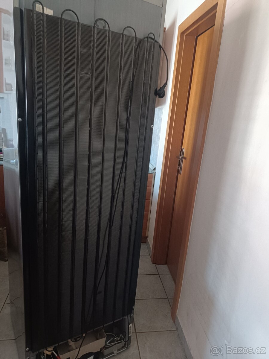 Whirlpool Lednice s mrazákem - 9