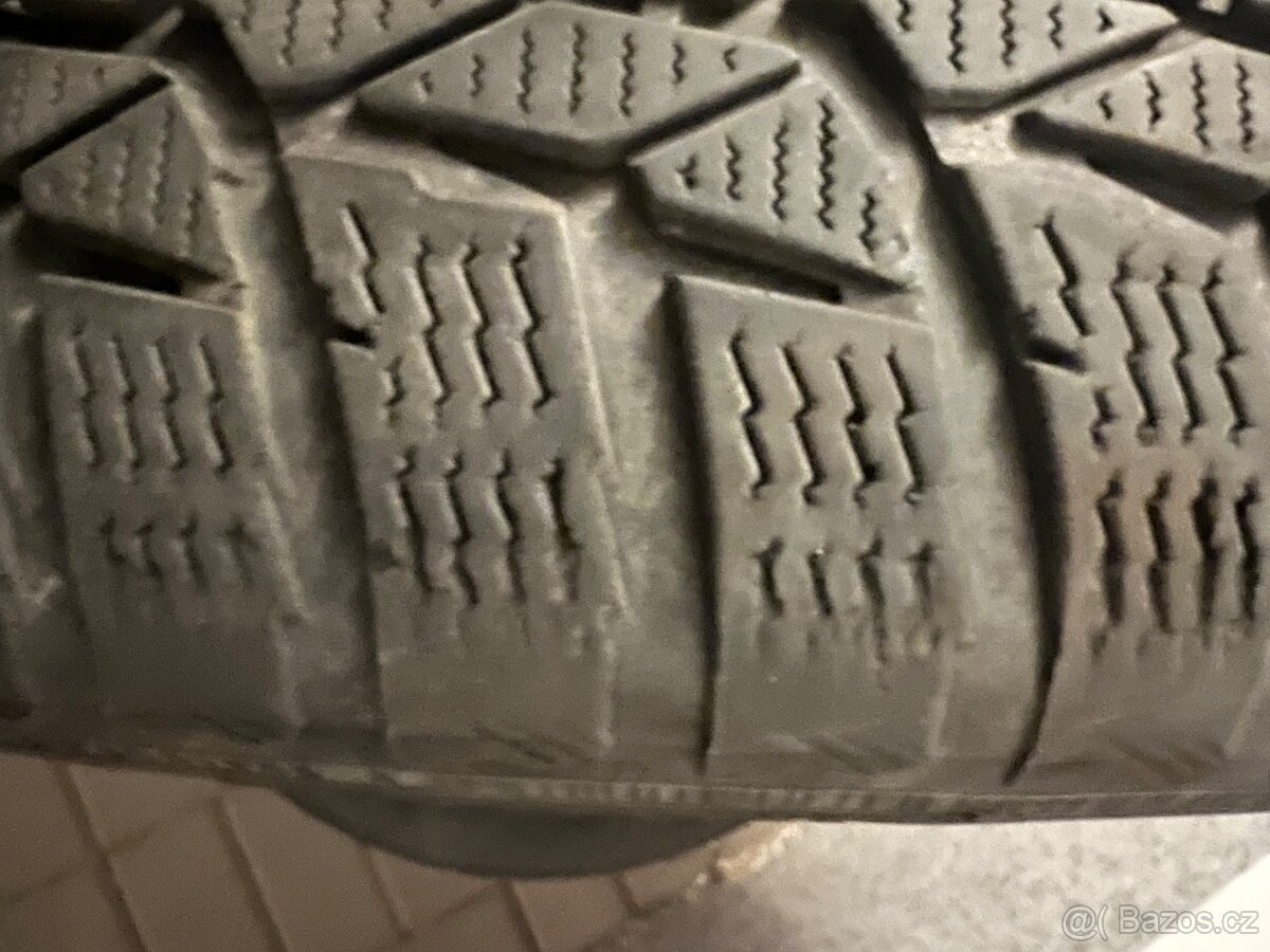 4 zimní pneu na plecháčích - 185/60 R15 Nokian a Continental - 9