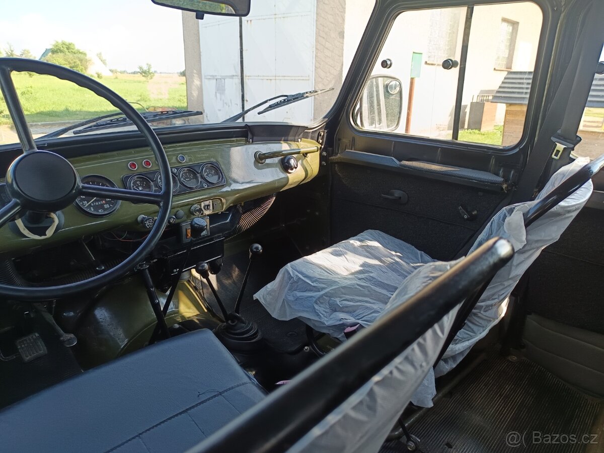 UAZ 31512 s TP a SPZ model 2007, 7 míst - 9