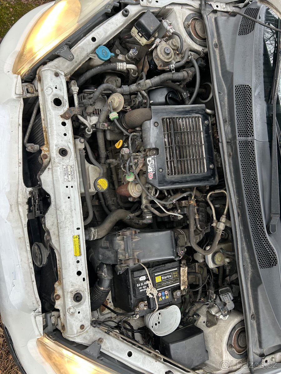 Toyota yaris 1.4. - 9