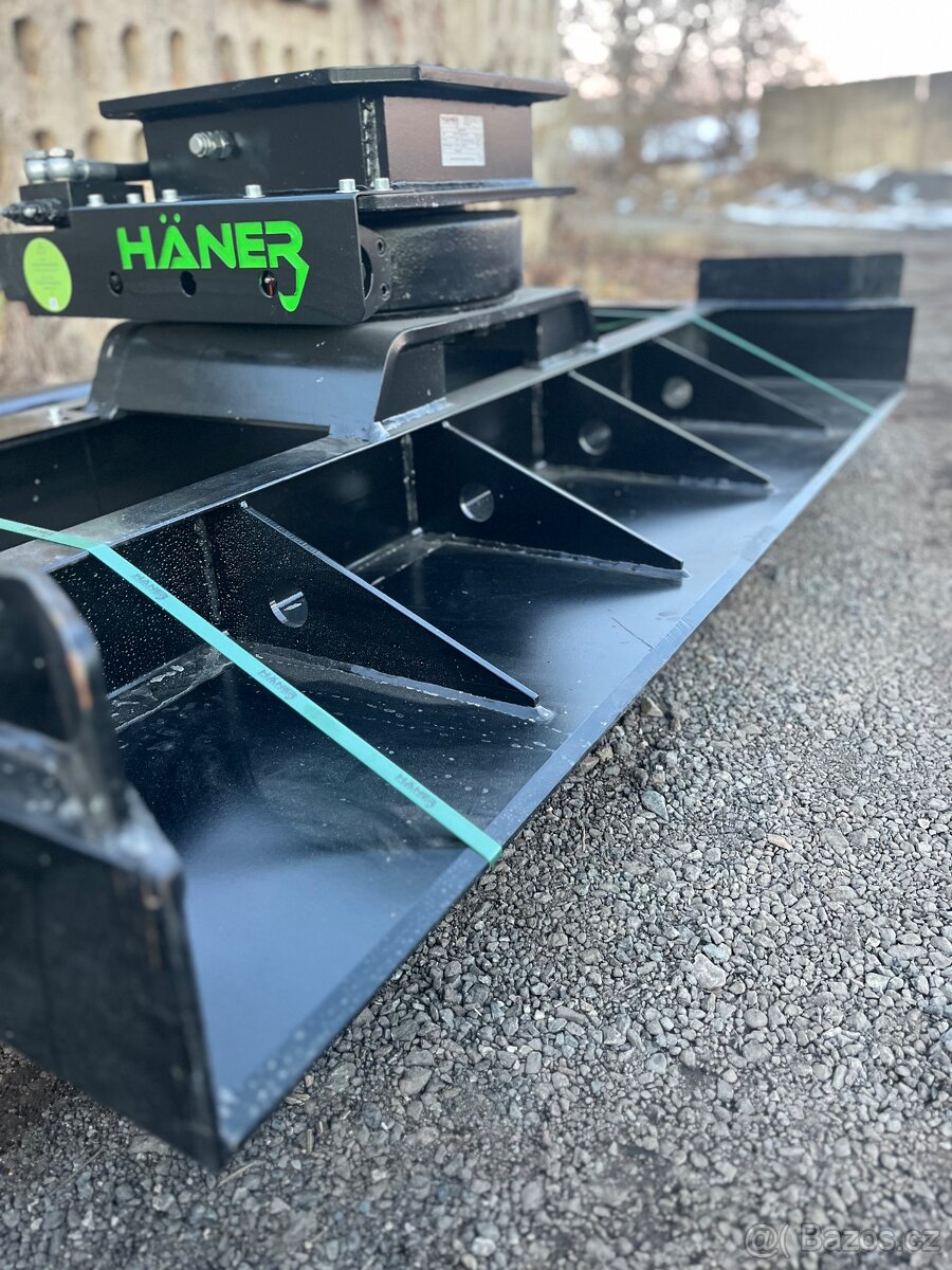 Rovnací rám na bagr s rotátorem - 9