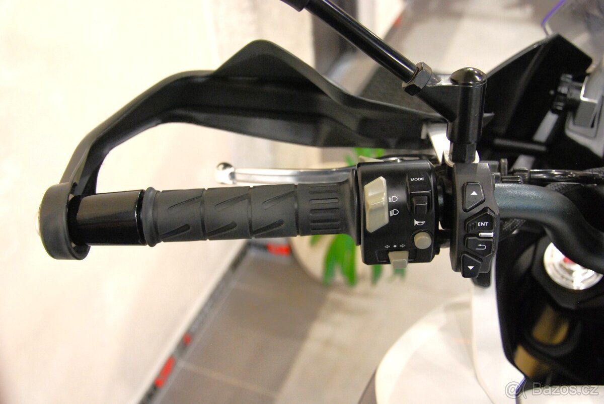 CFMOTO 650 MT Premium - VÝPRODEJ,1.maj,serviska,stroj od nás - 9