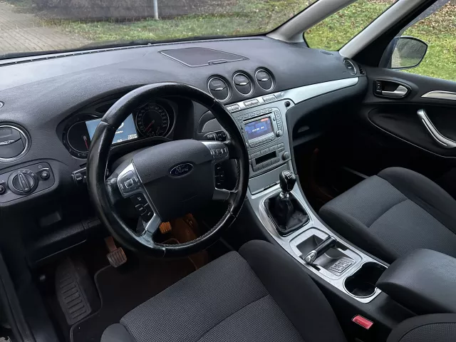 Ford Galaxy 2.2 TDCi 129kW Titanium 7 míst Navi Tažné Hagusy - 9