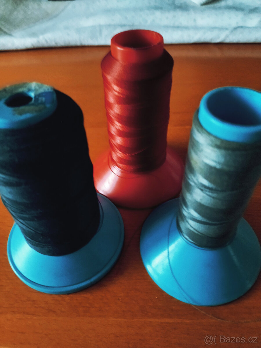 Nitě do šicího stroje, výšivka na kanavě, barvící páska do p - 9