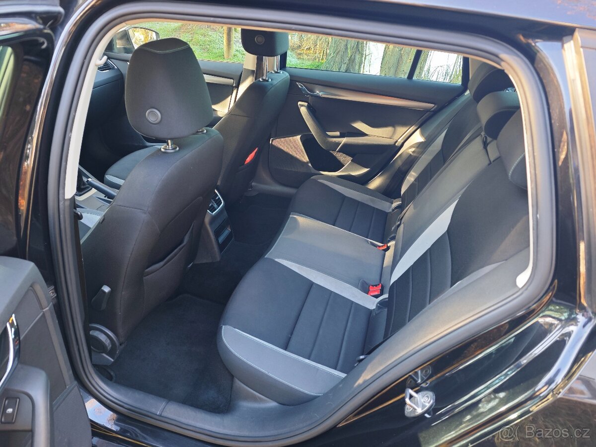 Škoda Octavia combi Joy 2.0Tdi tažné výhřev - 9