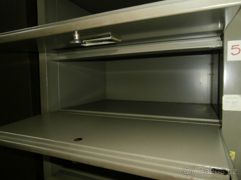 Skříň kovová dílenská se zásuvkami za 3.000 kč - 9