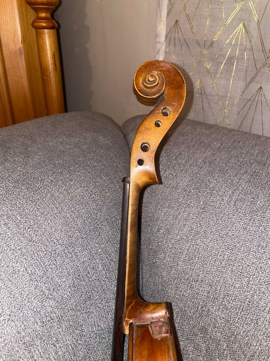 Housle 4/4 - 9