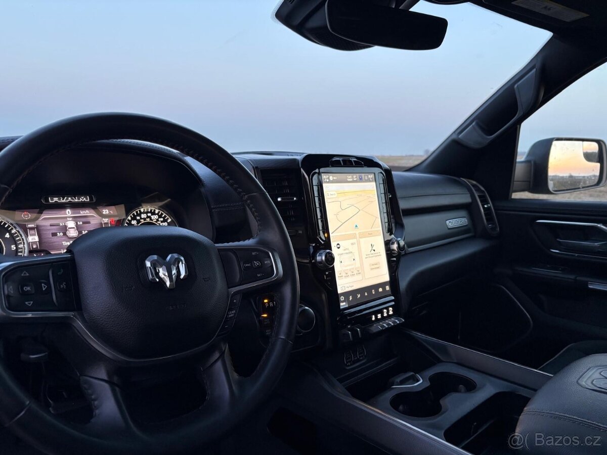 Dodge Ram 1500 motor 5.7 HEMI rok 2022 - 9