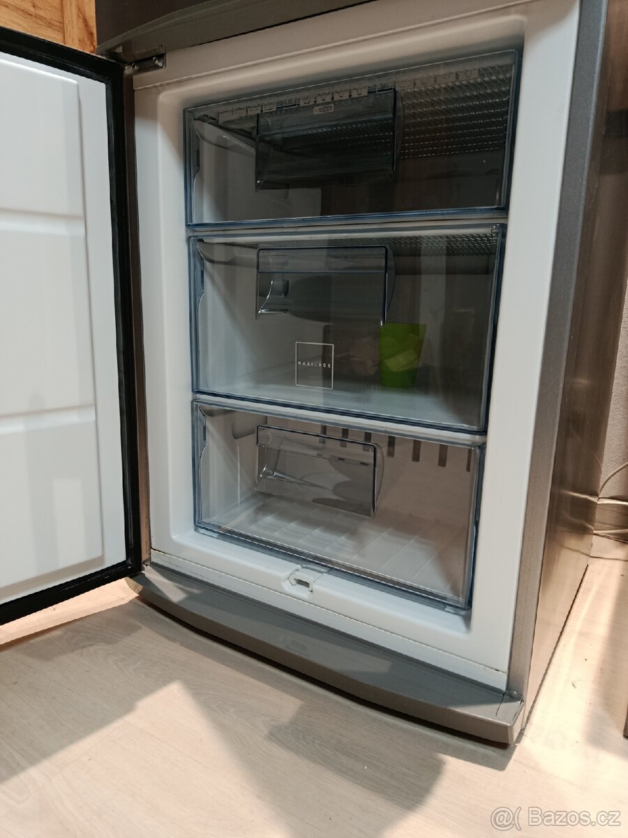 Lednice s mrazákem - 9
